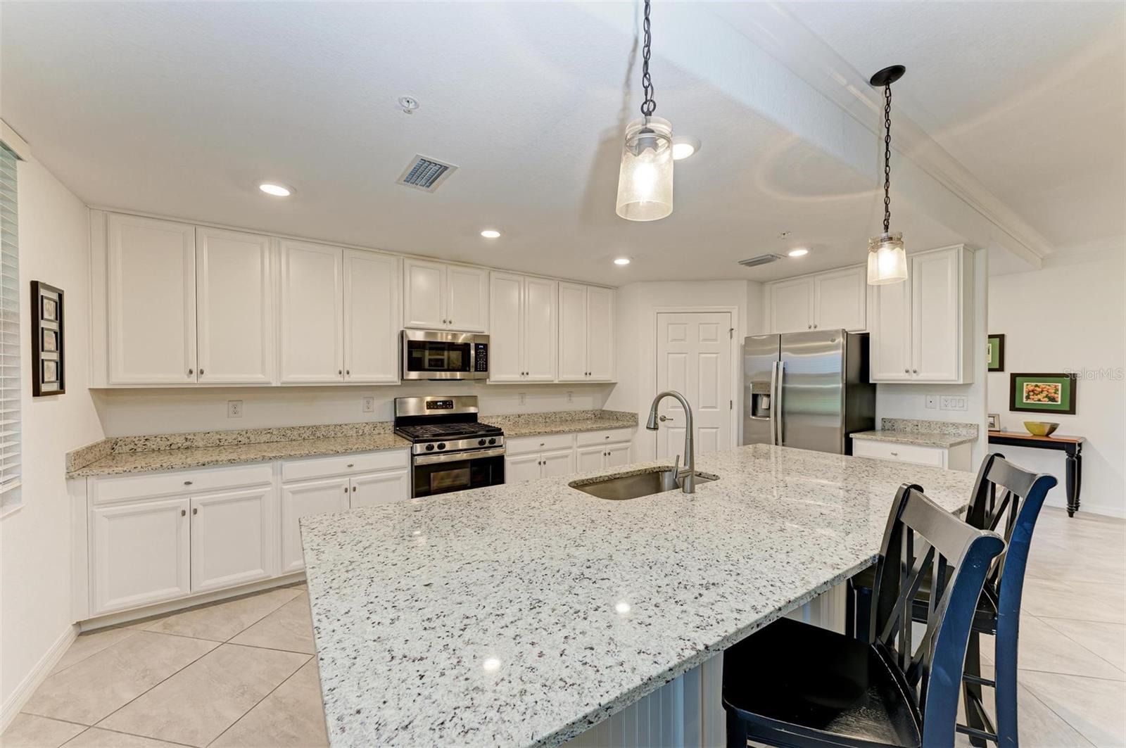 6055 WORSHAM LN #104, LAKEWOOD RANCH, FL, 34211