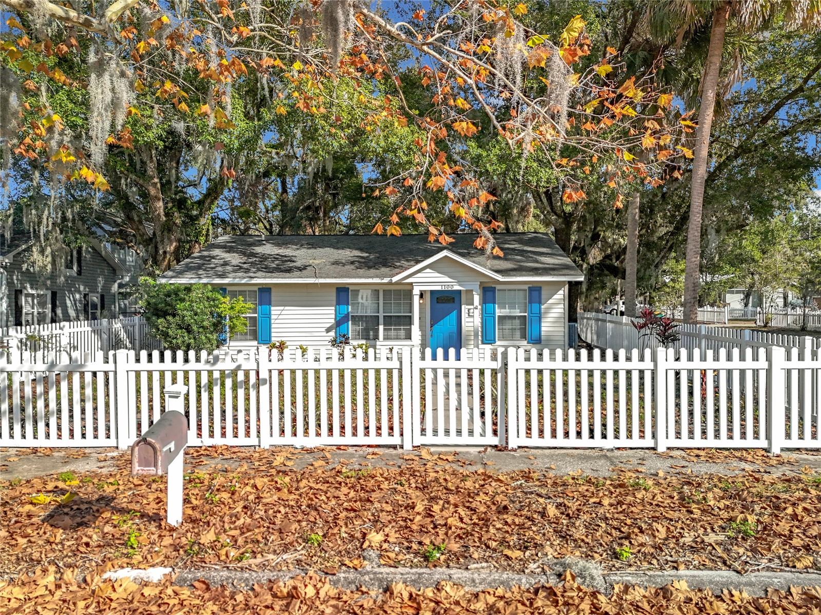 1100 N GRANDVIEW ST, MOUNT DORA, FL, 32757