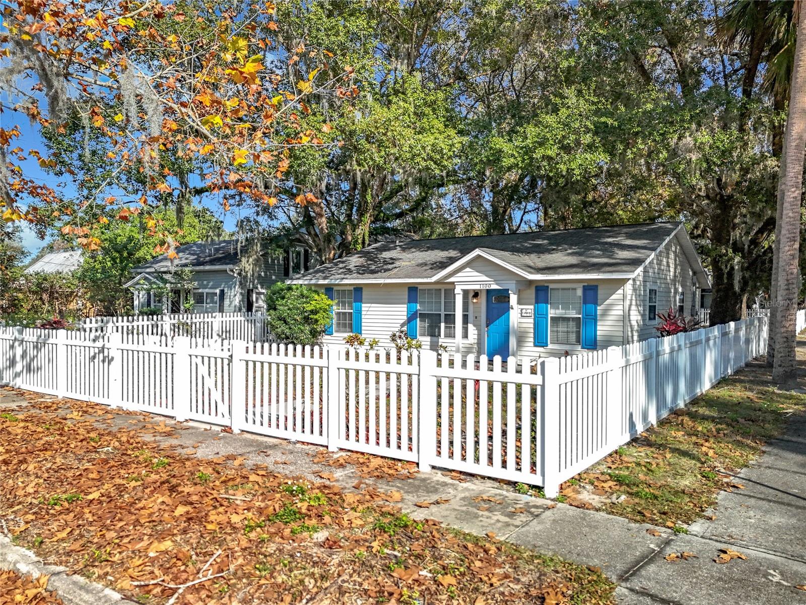 1100 N GRANDVIEW ST, MOUNT DORA, FL, 32757