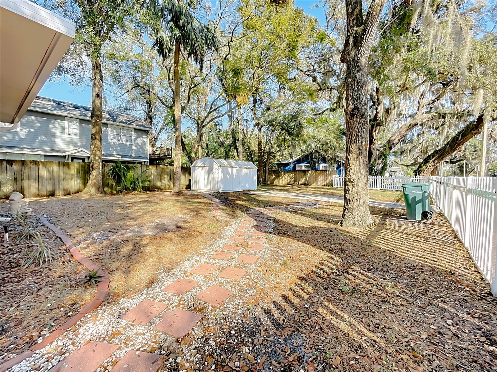 1100 N GRANDVIEW ST, MOUNT DORA, FL, 32757