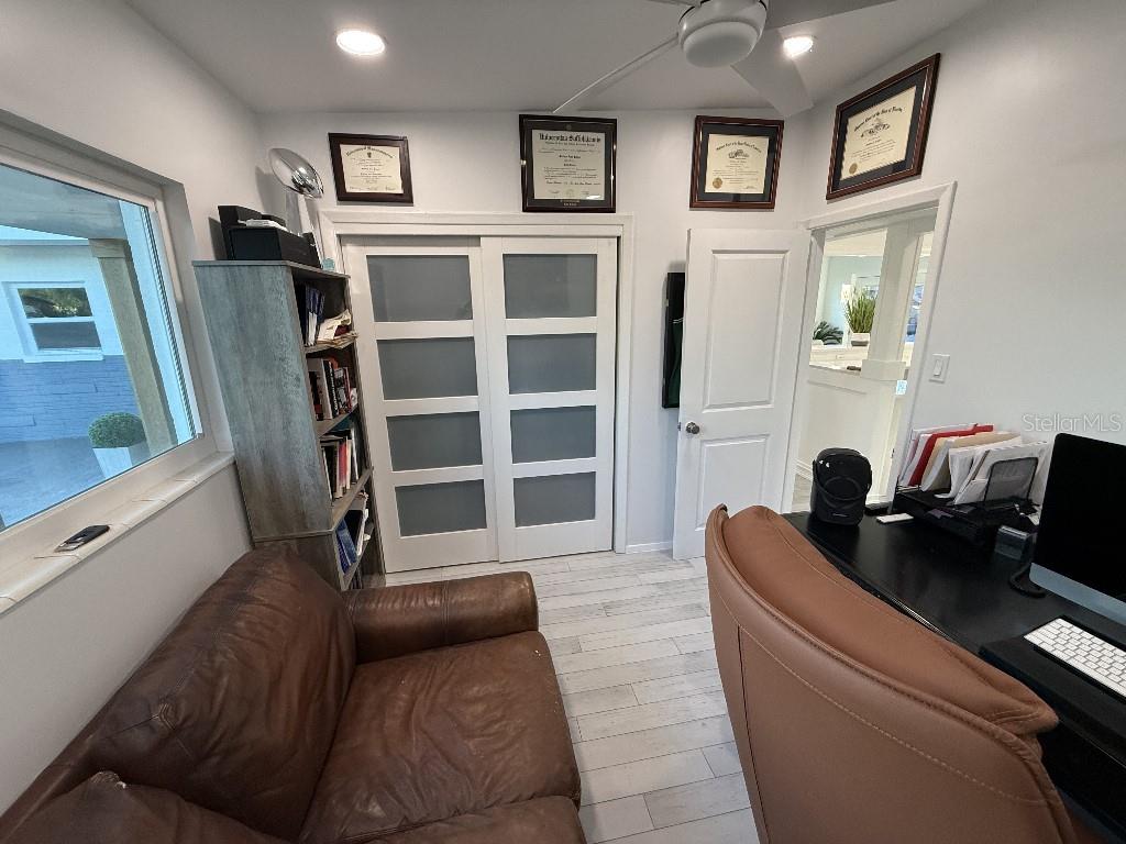 8401 JACARANDA AVE, SEMINOLE, FL, 33777