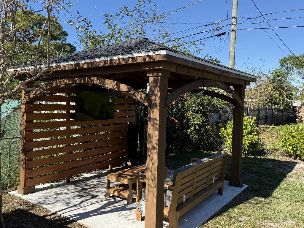 8401 JACARANDA AVE, SEMINOLE, FL, 33777