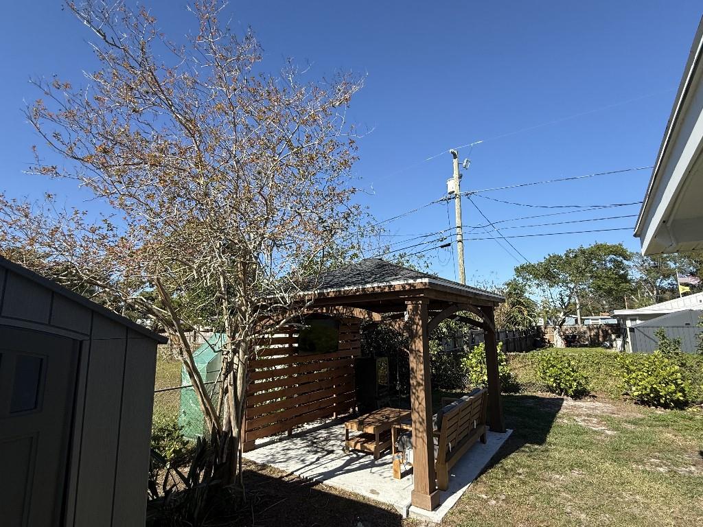 8401 JACARANDA AVE, SEMINOLE, FL, 33777