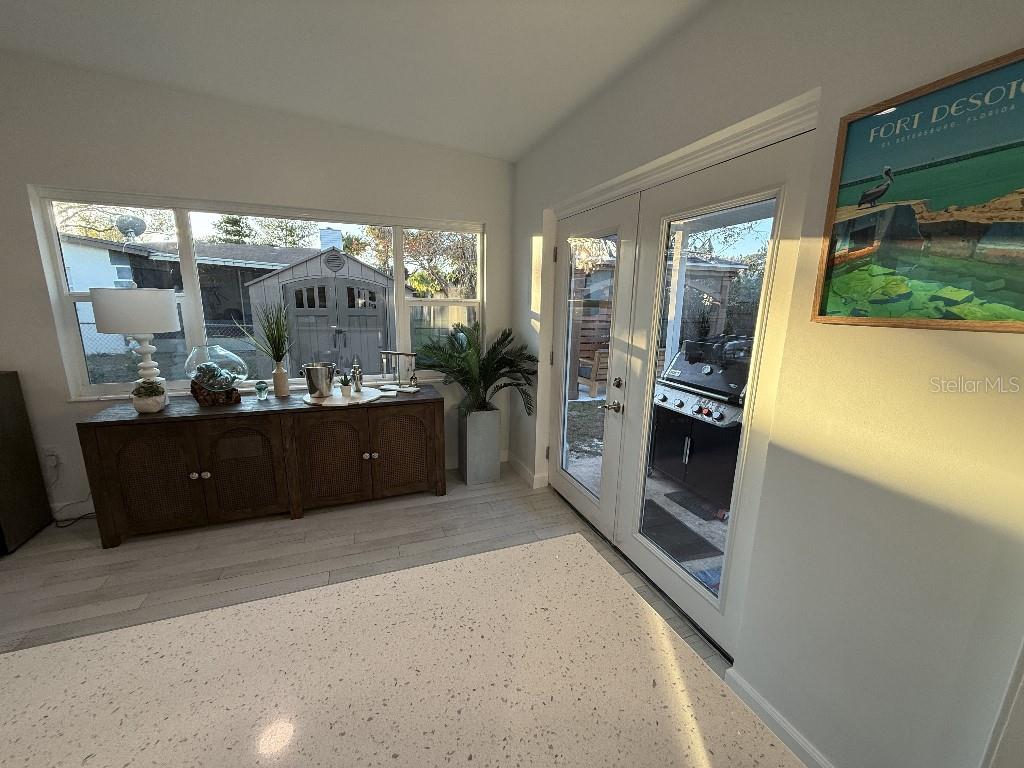 8401 JACARANDA AVE, SEMINOLE, FL, 33777