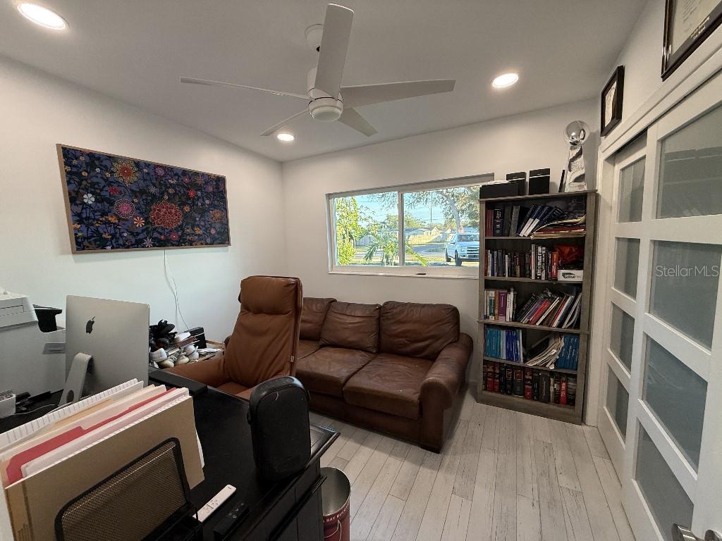 8401 JACARANDA AVE, SEMINOLE, FL, 33777