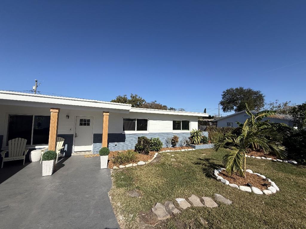 8401 JACARANDA AVE, SEMINOLE, FL, 33777