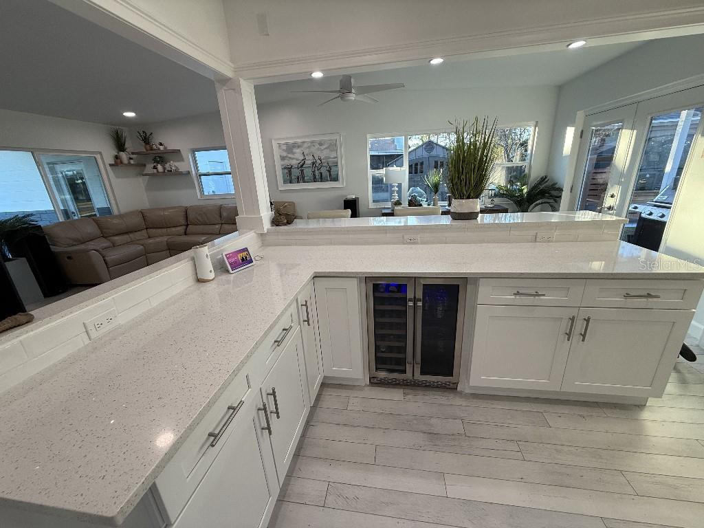 8401 JACARANDA AVE, SEMINOLE, FL, 33777