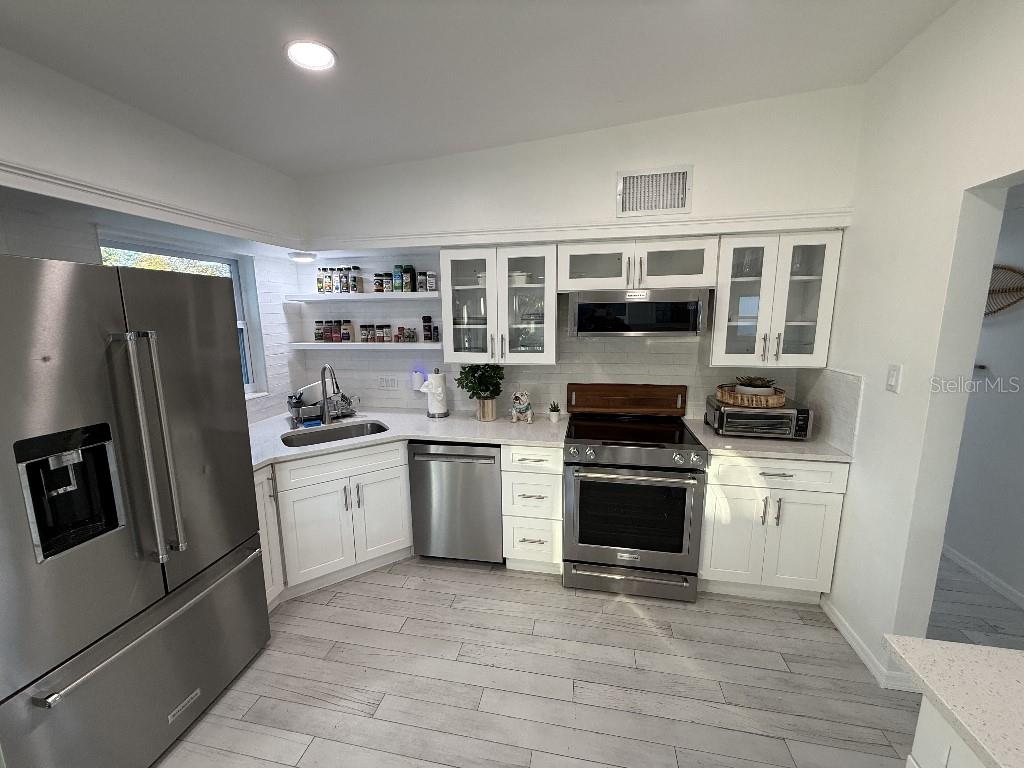 8401 JACARANDA AVE, SEMINOLE, FL, 33777