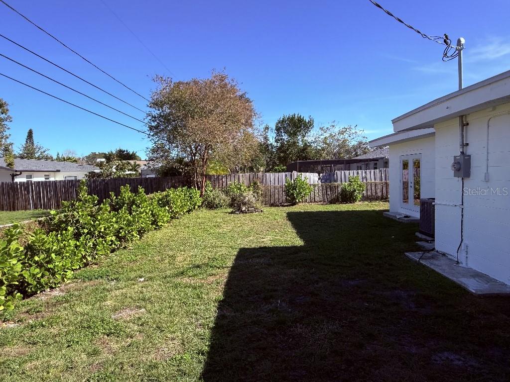 8401 JACARANDA AVE, SEMINOLE, FL, 33777
