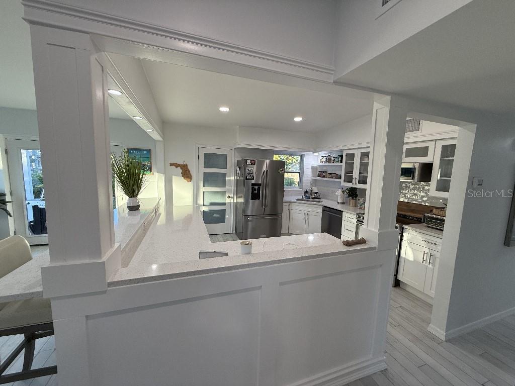 8401 JACARANDA AVE, SEMINOLE, FL, 33777