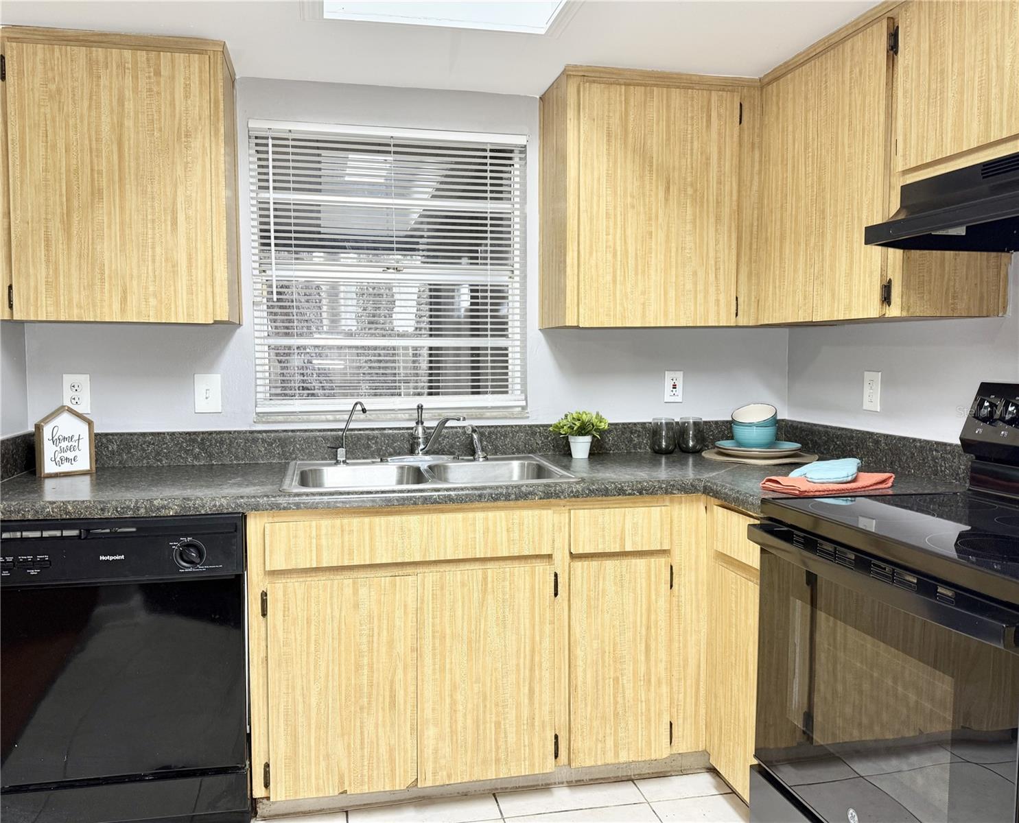 5156 TENNIS COURT CIRCLE, TAMPA, FL, 33617