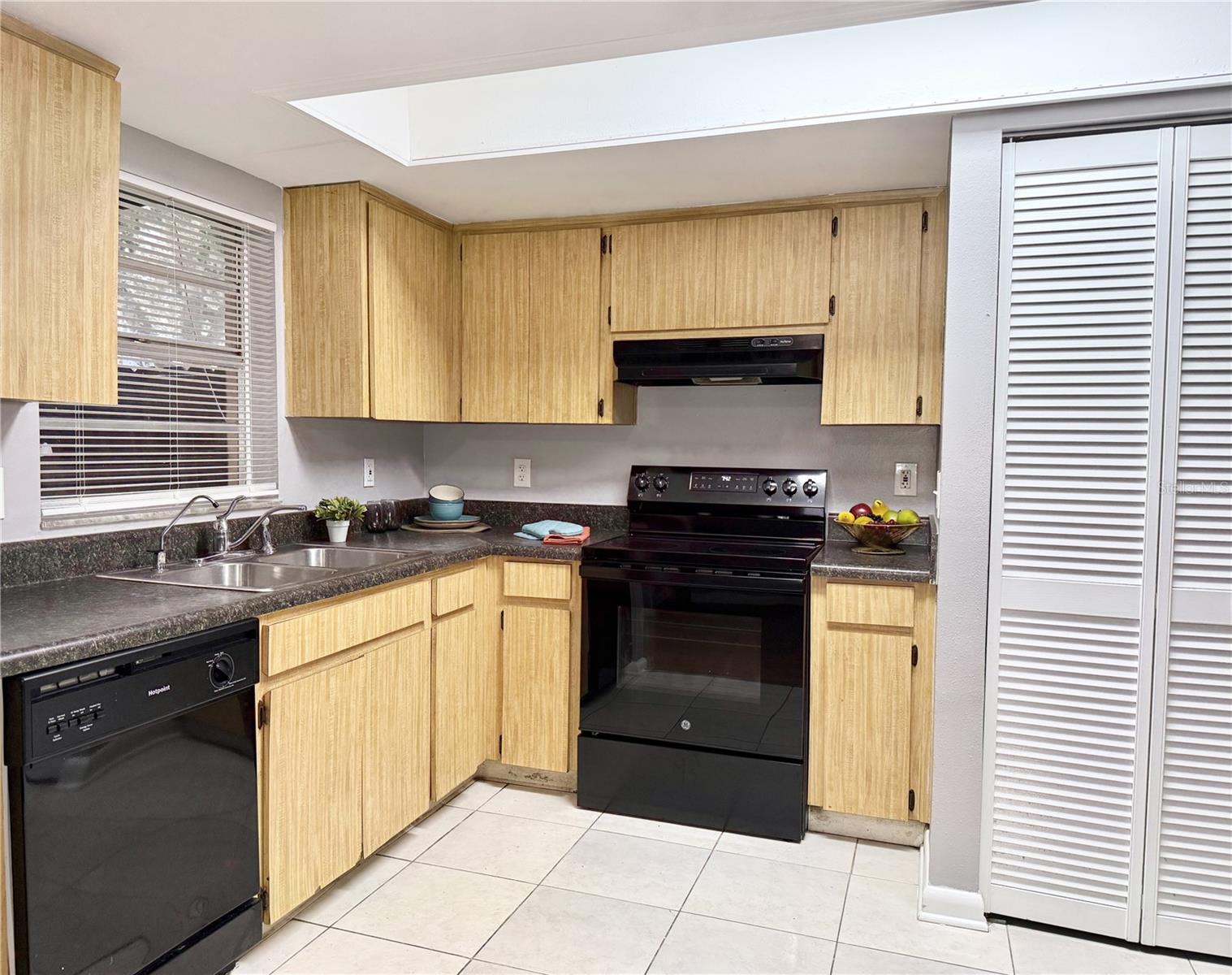 5156 TENNIS COURT CIRCLE, TAMPA, FL, 33617
