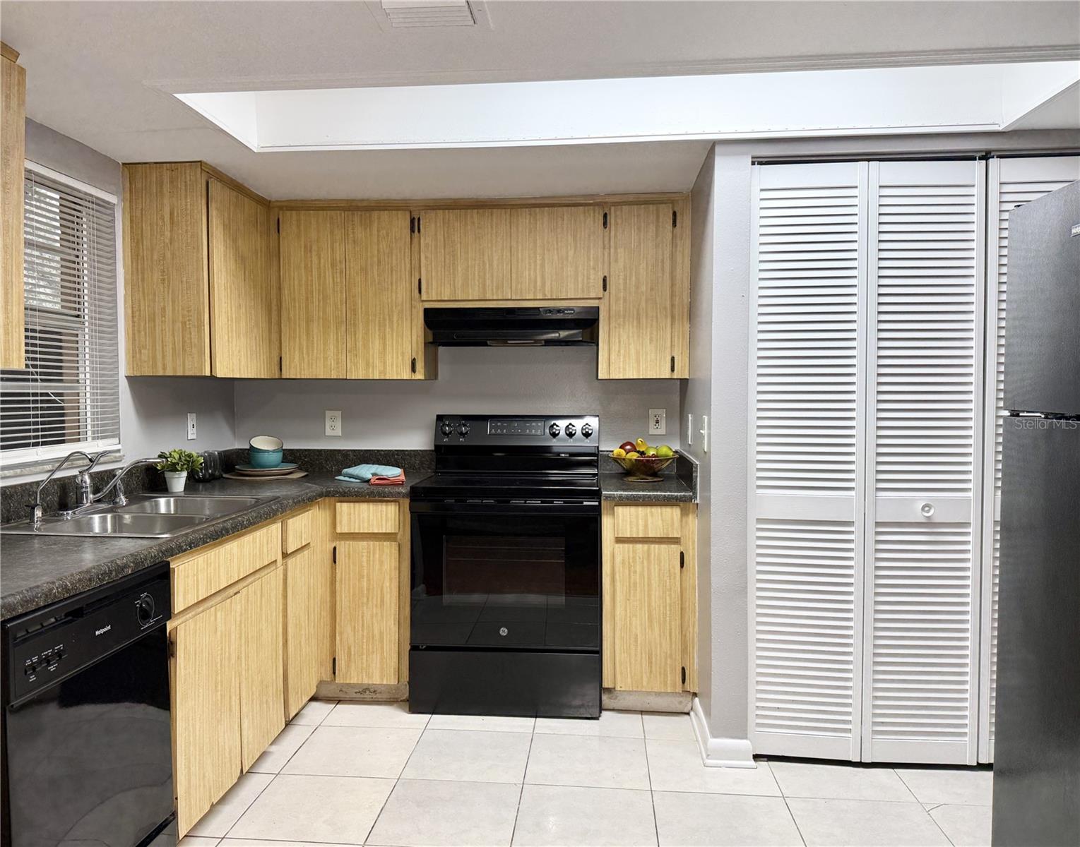 5156 TENNIS COURT CIRCLE, TAMPA, FL, 33617