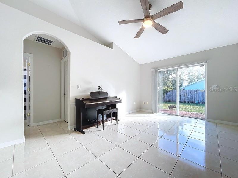 8109 N EDISON AVE, TAMPA, FL, 33604