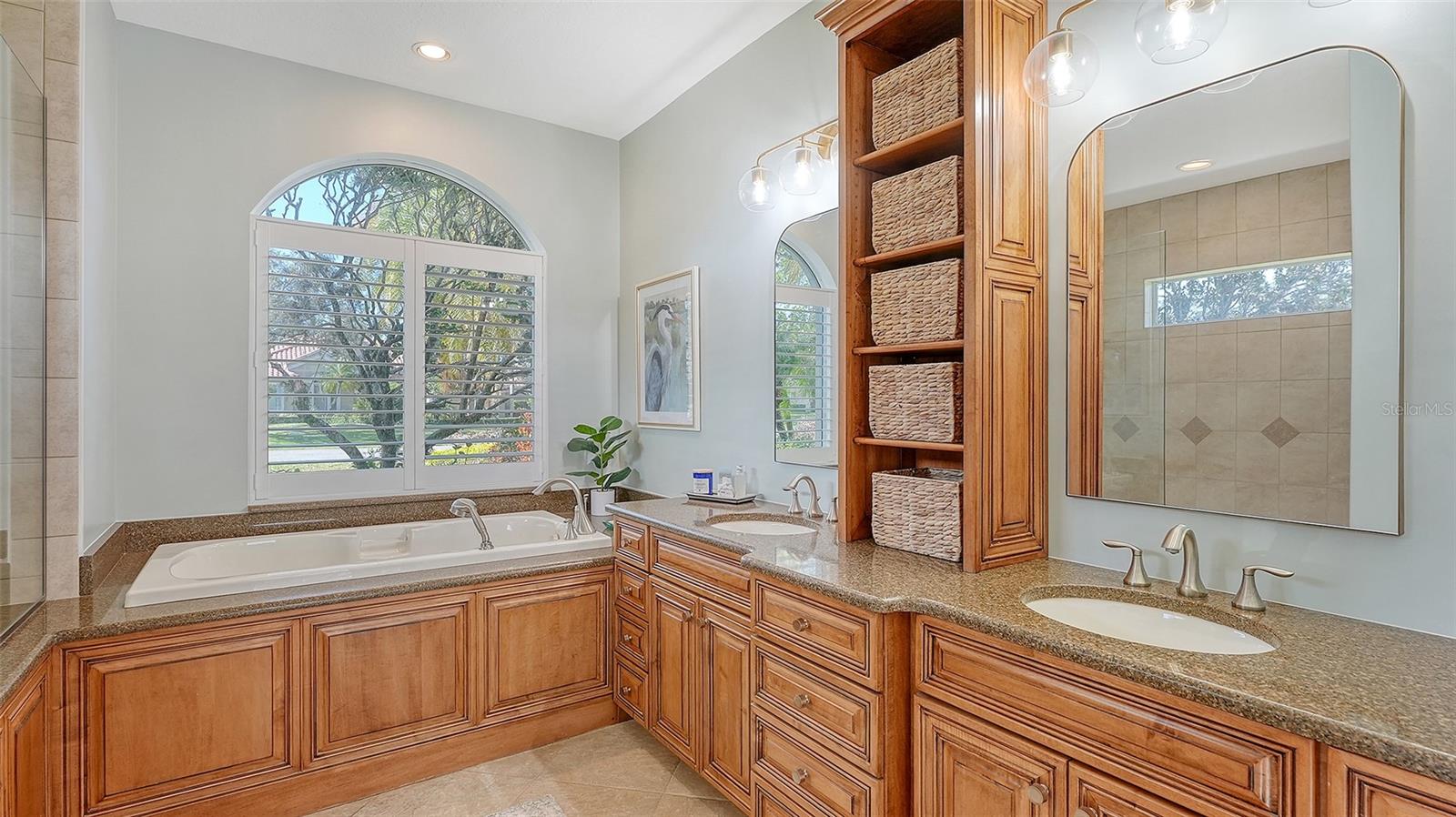 3105 CHARLES MACDONALD DR, SARASOTA, FL, 34240