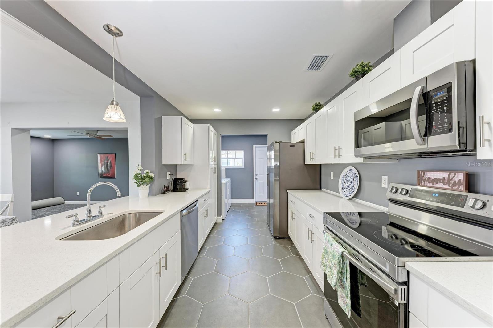 2820 WOOD ST, SARASOTA, FL, 34237
