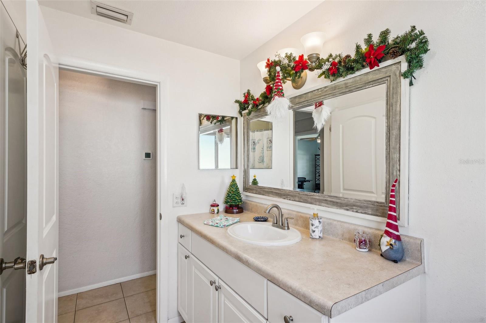 13511 87TH PL, SEMINOLE, FL, 33776