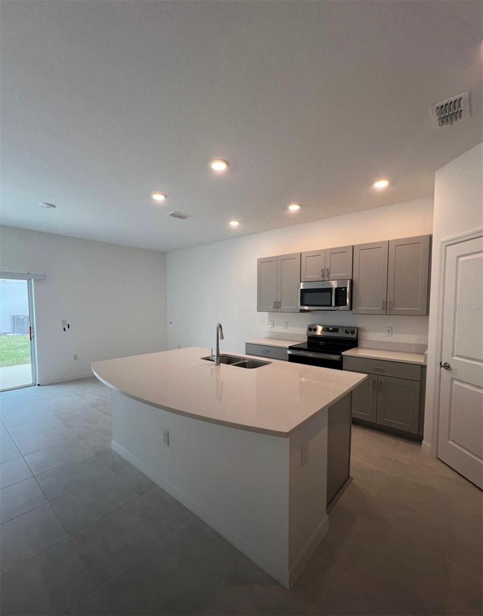 553 BELL PRAIRE CIR, LAKE WALES, FL, 33859