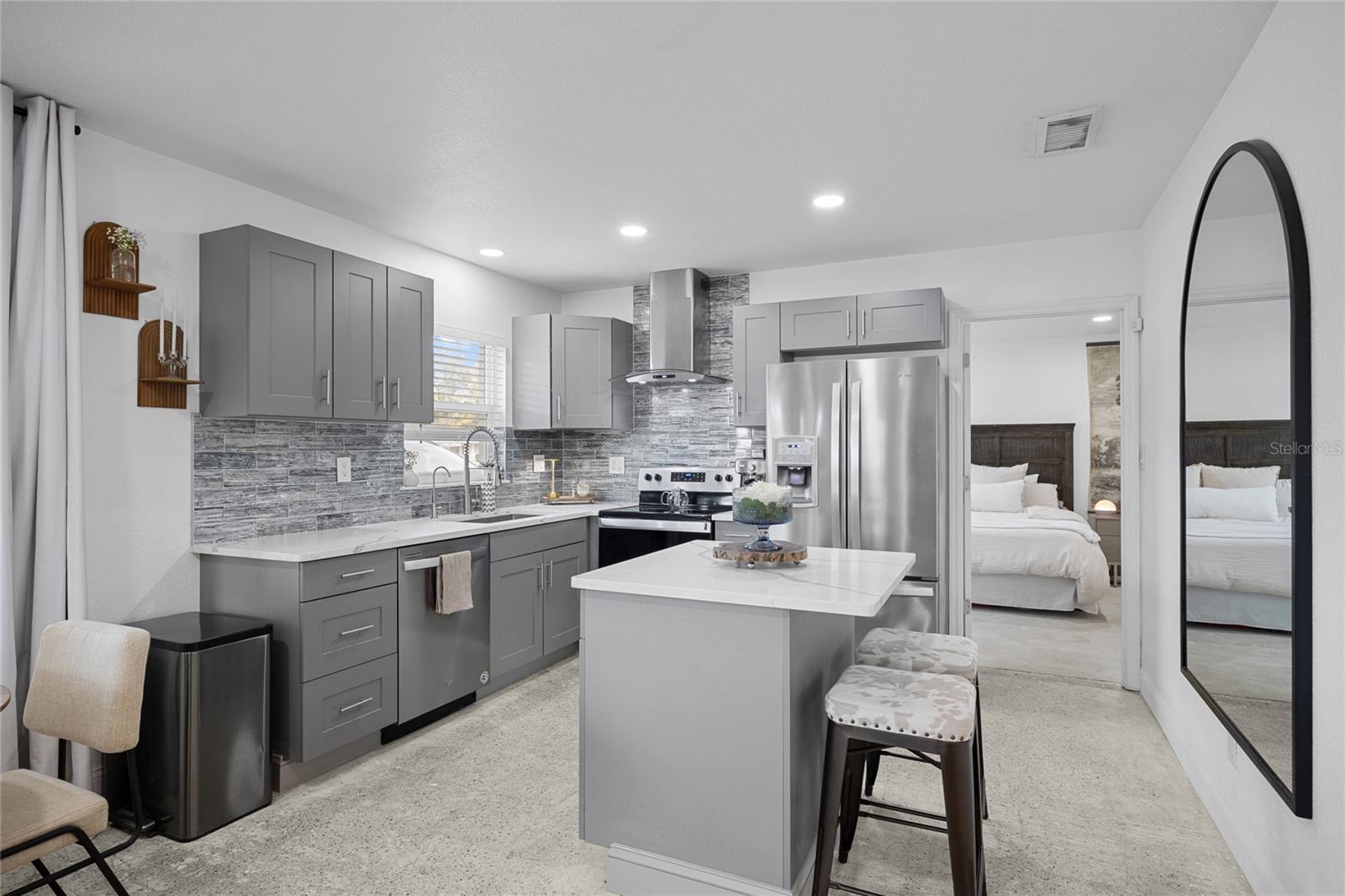 5901 1ST ST NE, ST PETERSBURG, FL, 33703