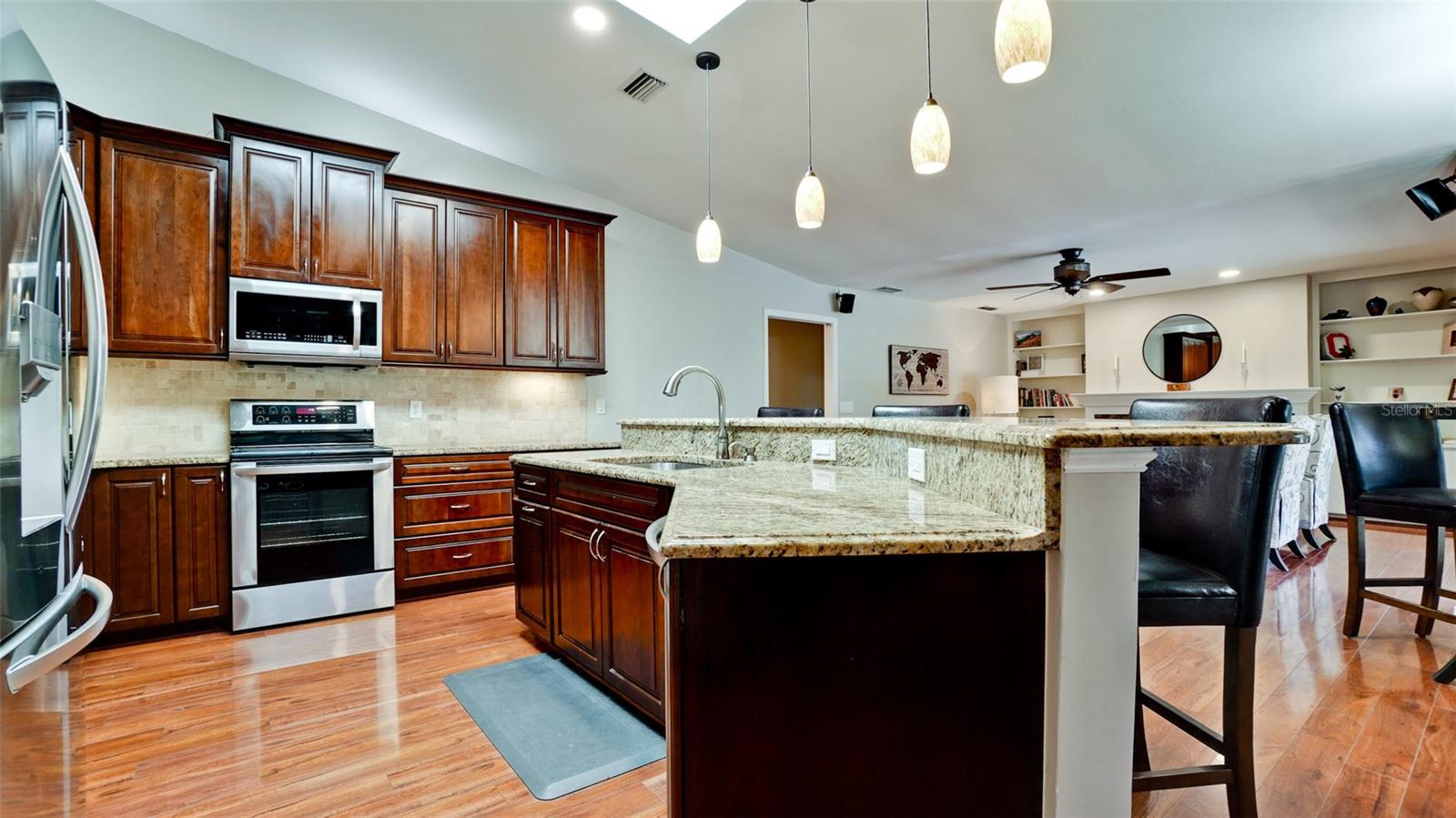 1221 89TH ST NW, BRADENTON, FL, 34209