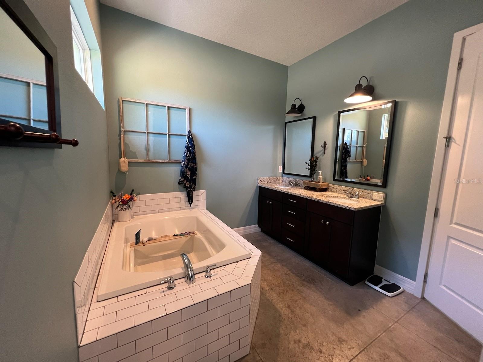 22531 5TH ST, HOWEY IN THE HILLS, FL, 34737
