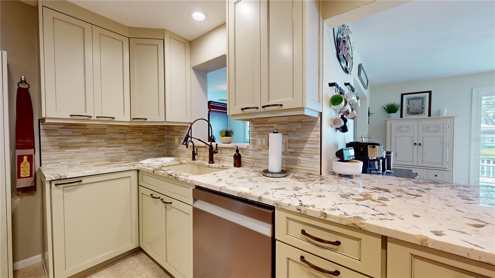 6888 121ST ST N, SEMINOLE, FL, 33772
