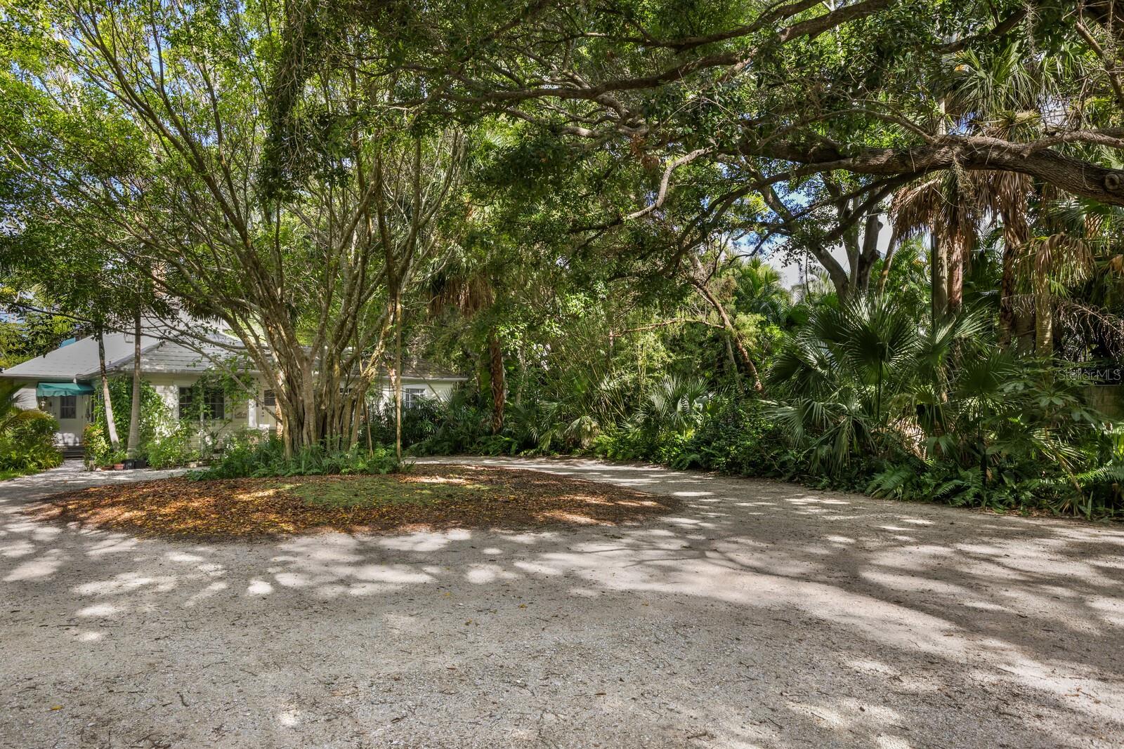 3301 BAY SHORE RD, SARASOTA, FL, 34234