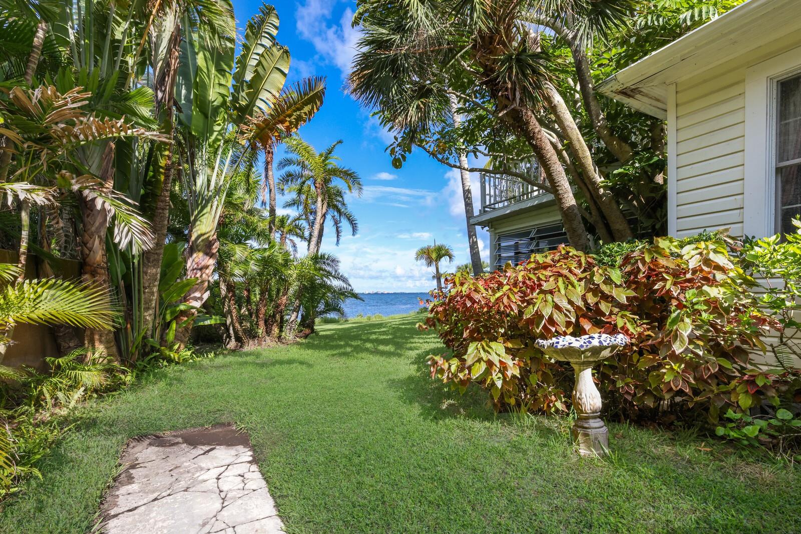 3301 BAY SHORE RD, SARASOTA, FL, 34234