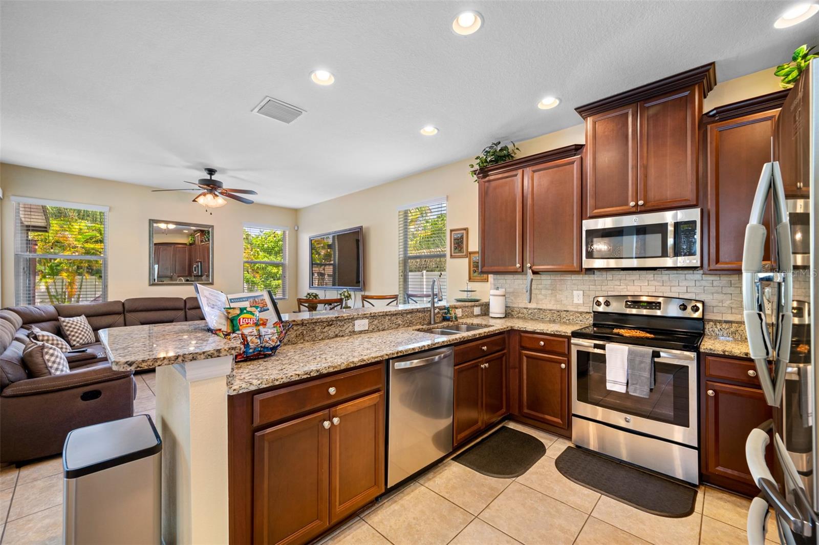 8315 ROUND LEAF LN, RIVERVIEW, FL, 33578