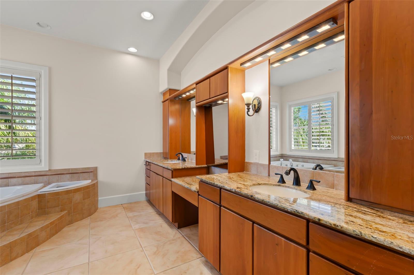 6015 KIPPS COLONY DR E, GULFPORT, FL, 33707