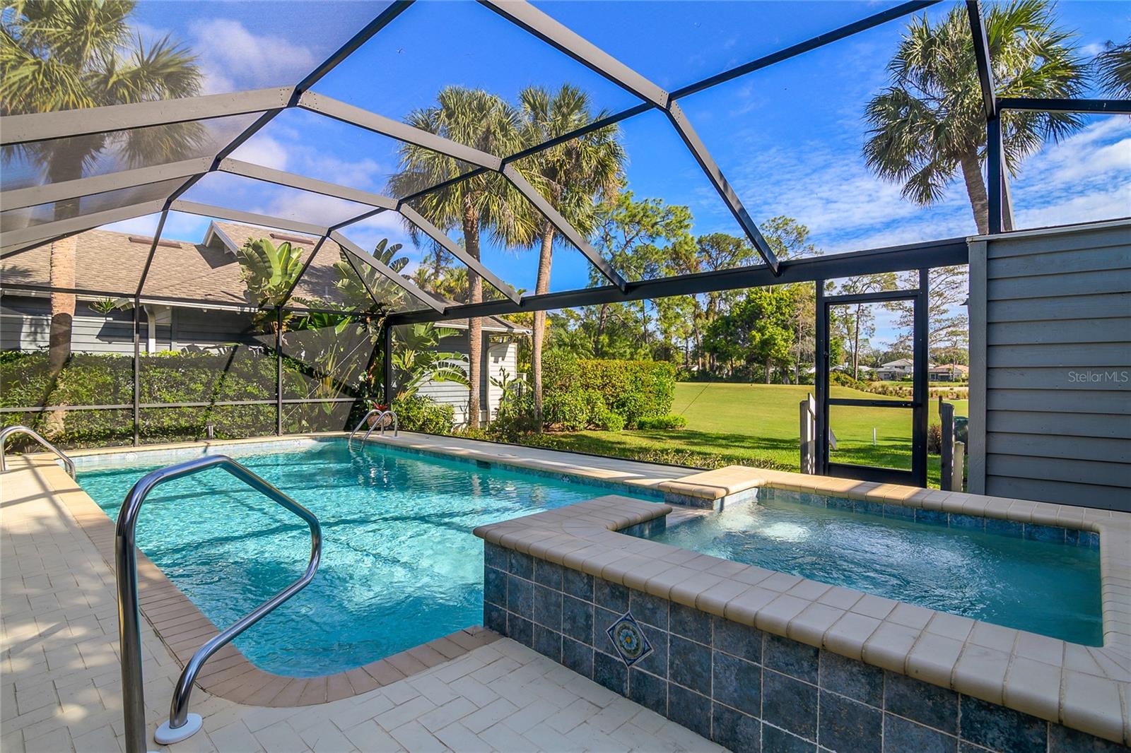52 GOLF COTTAGE DR, NAPLES, FL, 34105