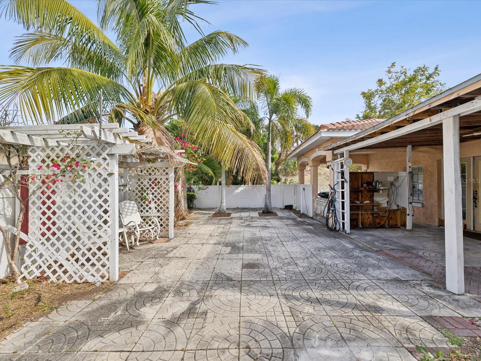 2201 30TH AVE N, ST PETERSBURG, FL, 33713