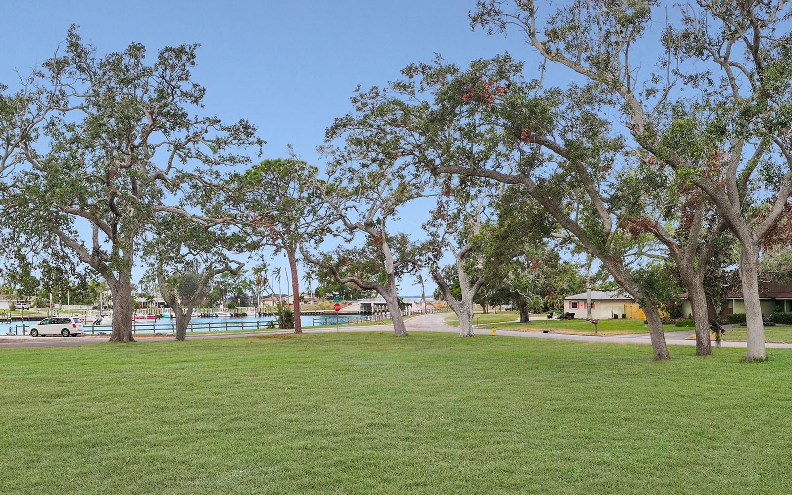 1201 ALCAZAR DR, BRADENTON, FL, 34209