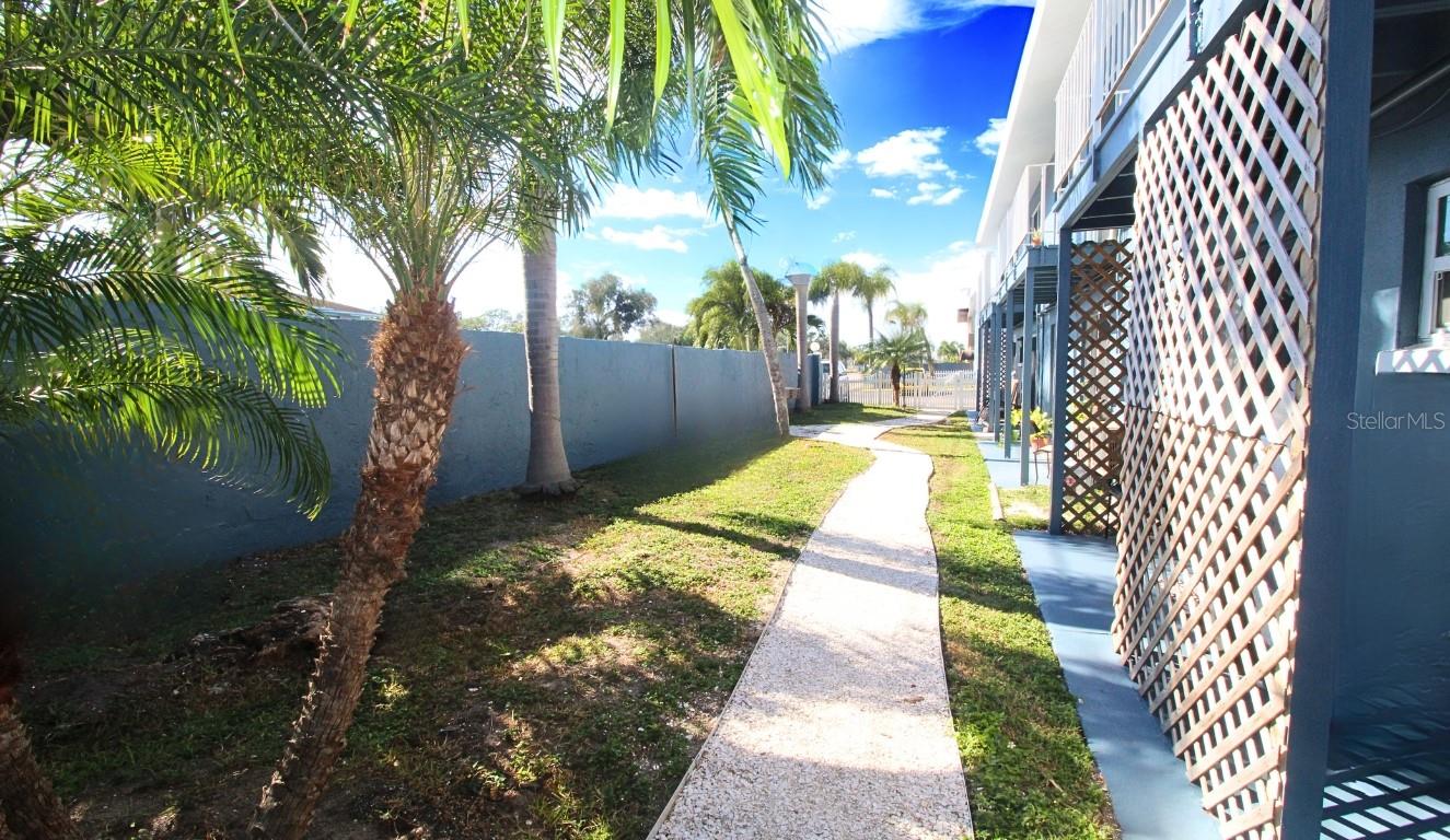 3001 BEE RIDGE RD #209, SARASOTA, FL, 34239
