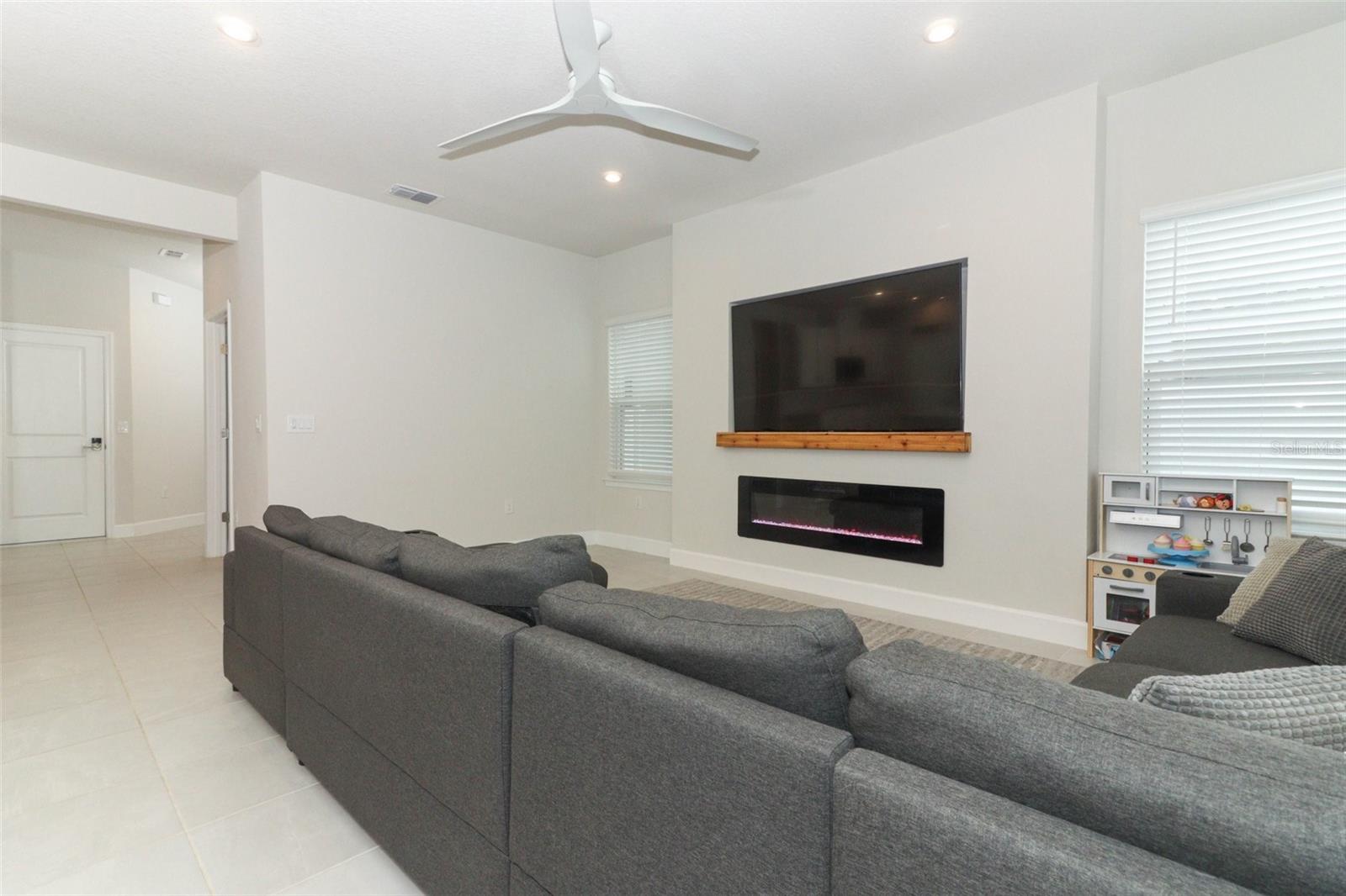 1949 VICTORIA ST, DAVENPORT, FL, 33837