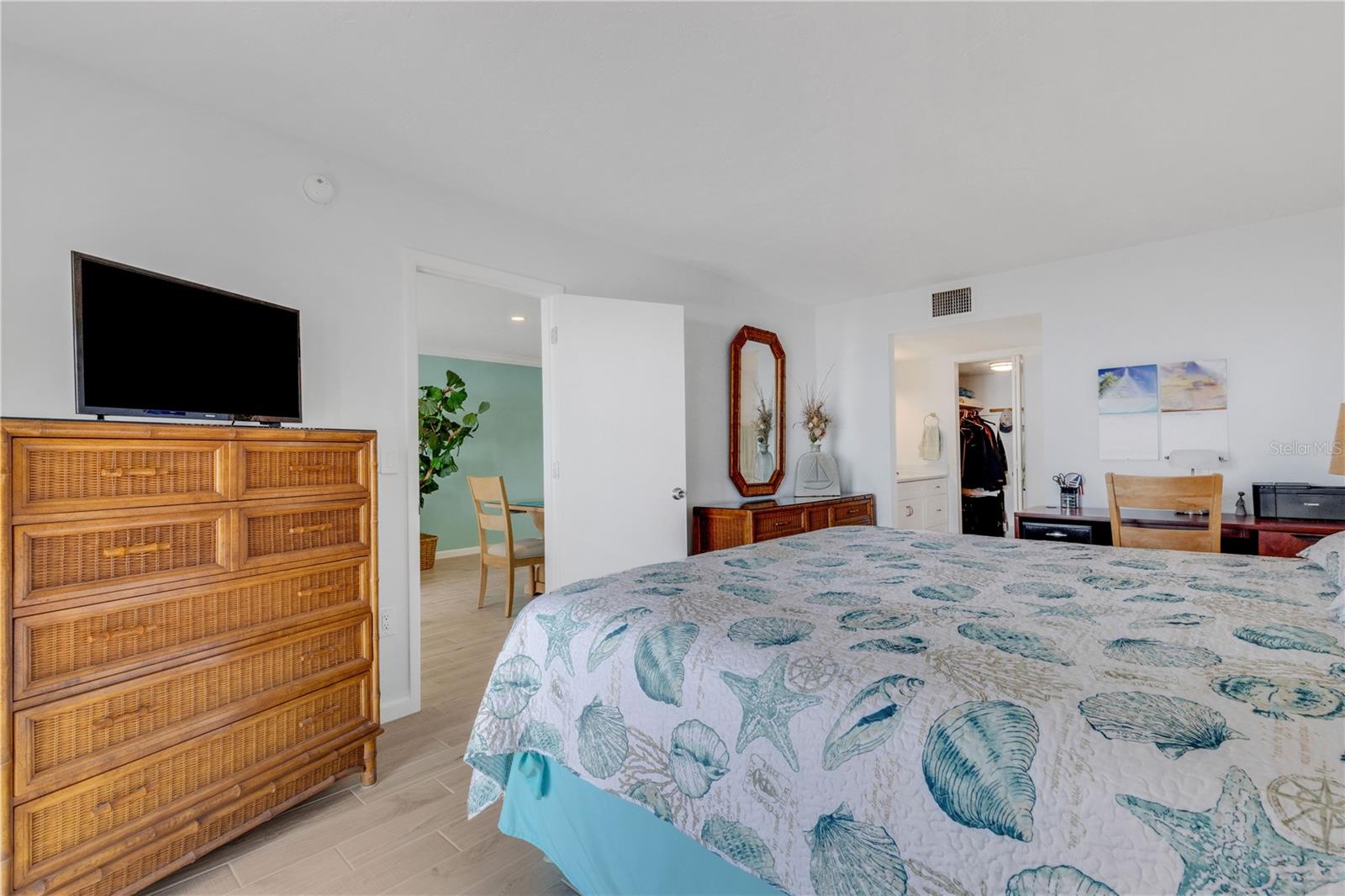 5201 GULF OF MEXICO DR #103, LONGBOAT KEY, FL, 34228