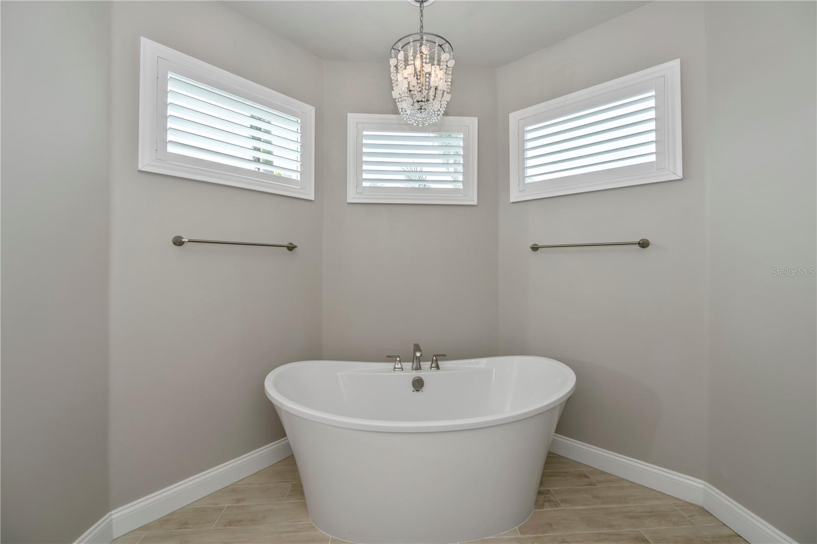 180 W PINE VALLEY LN, ROTONDA WEST, FL, 33947