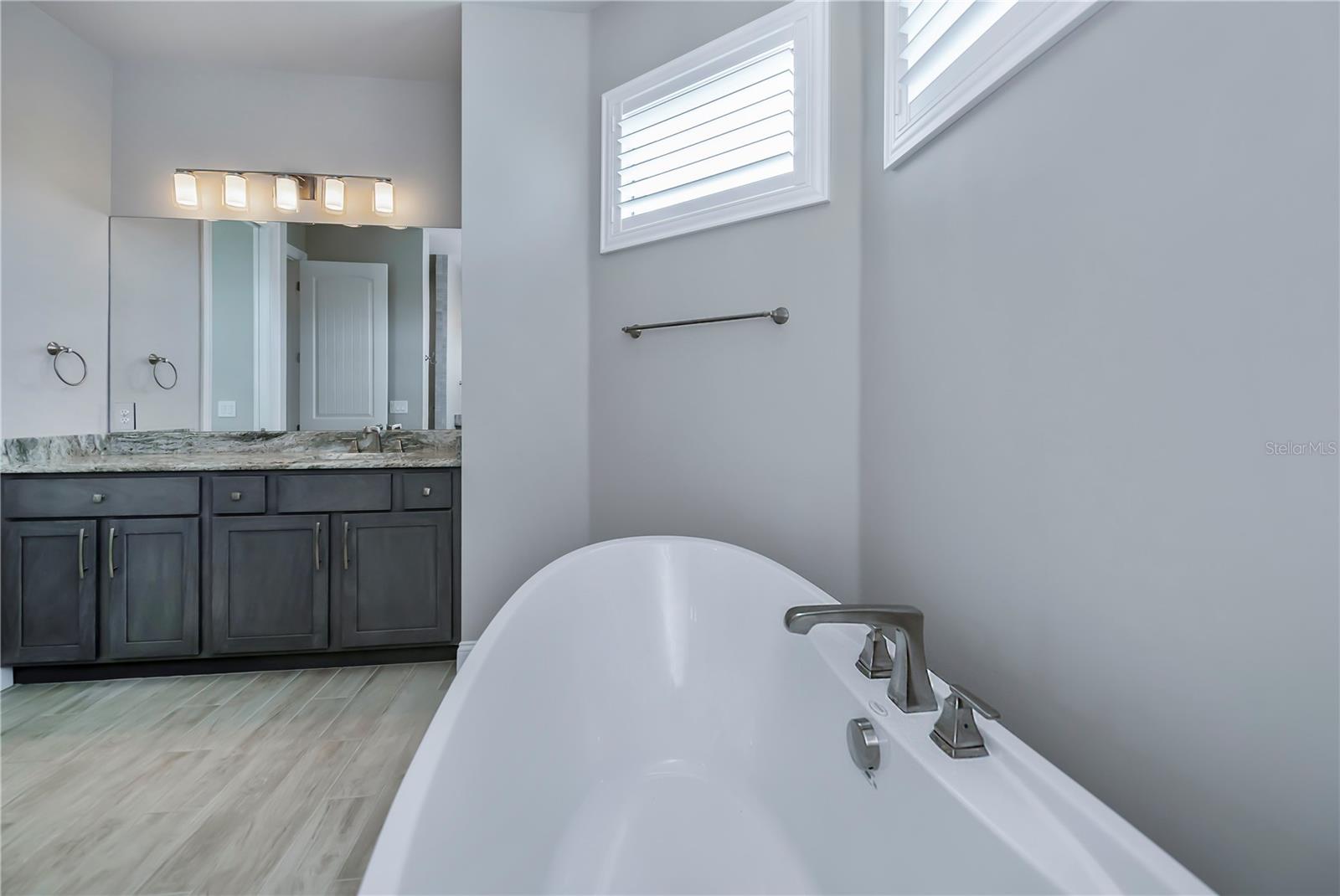 180 W PINE VALLEY LN, ROTONDA WEST, FL, 33947