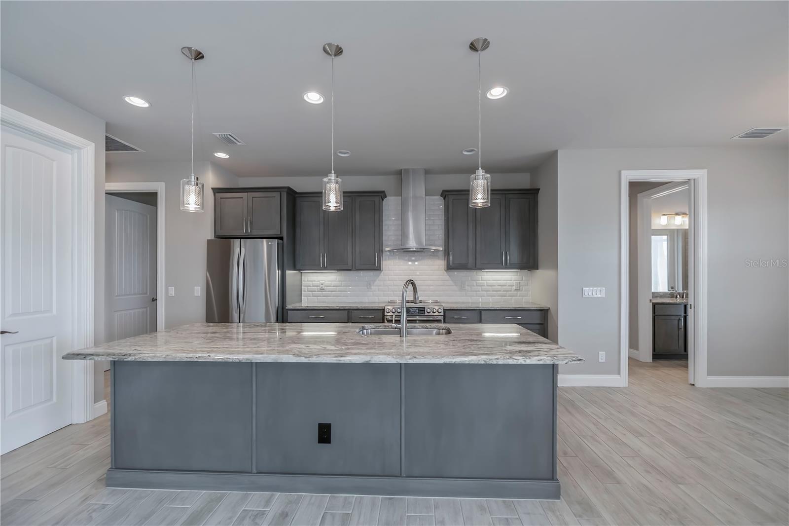 180 W PINE VALLEY LN, ROTONDA WEST, FL, 33947