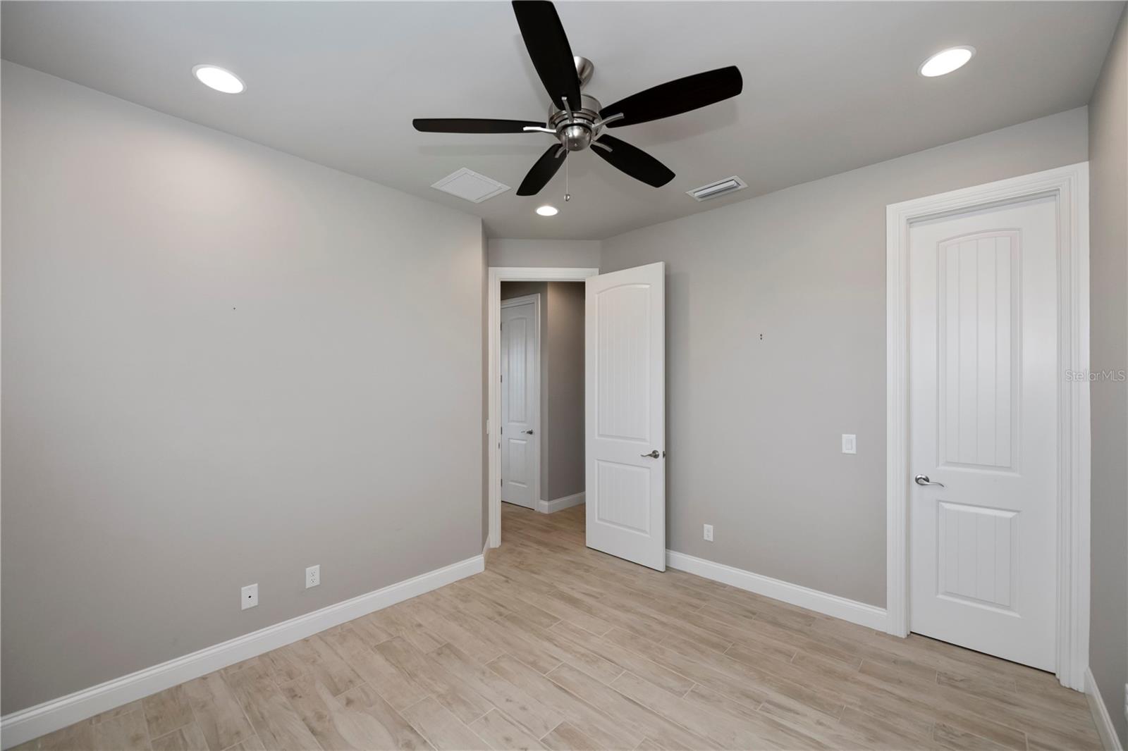 180 W PINE VALLEY LN, ROTONDA WEST, FL, 33947