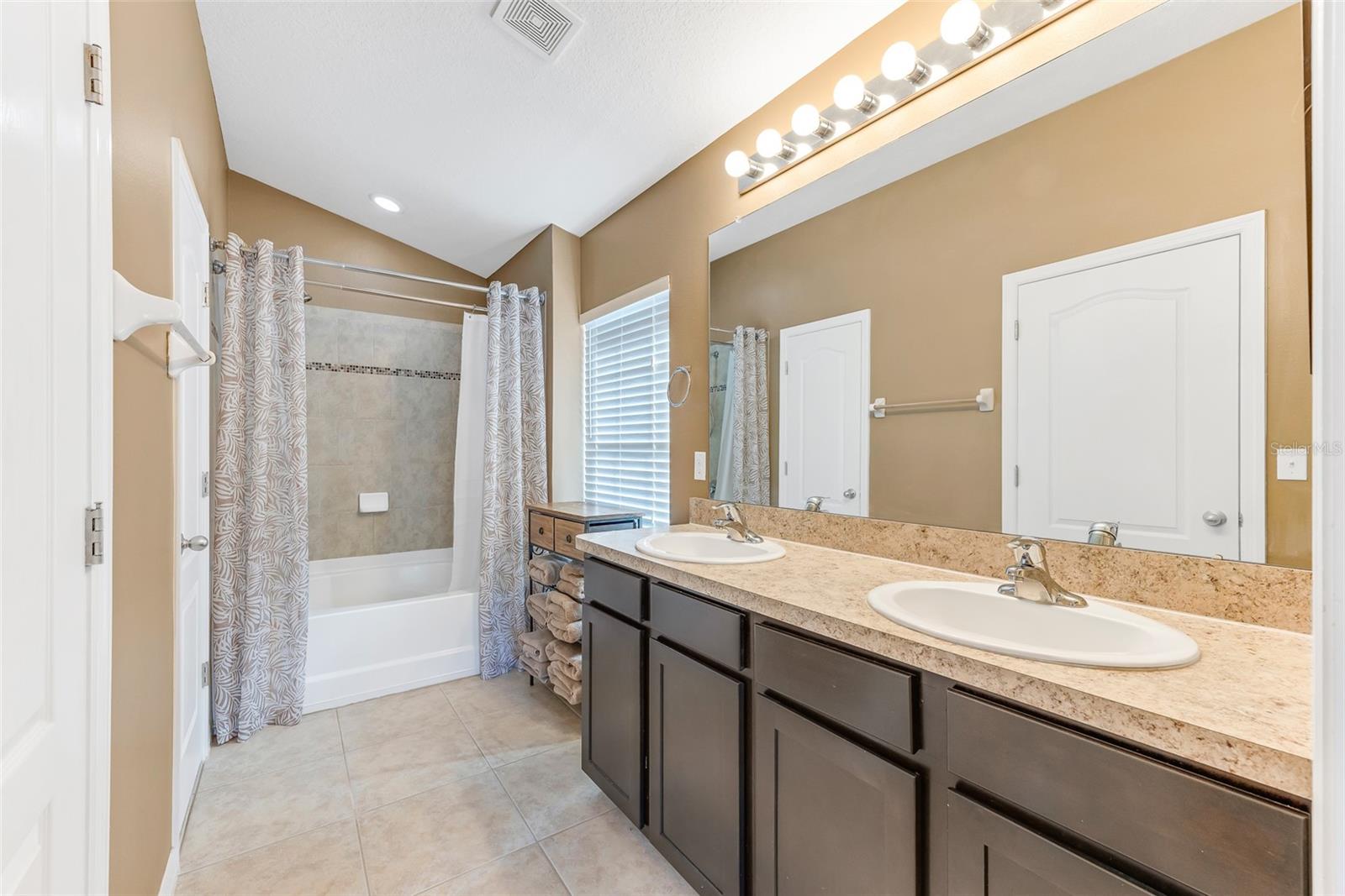 5720 KINGLETHILL DR, LITHIA, FL, 33547