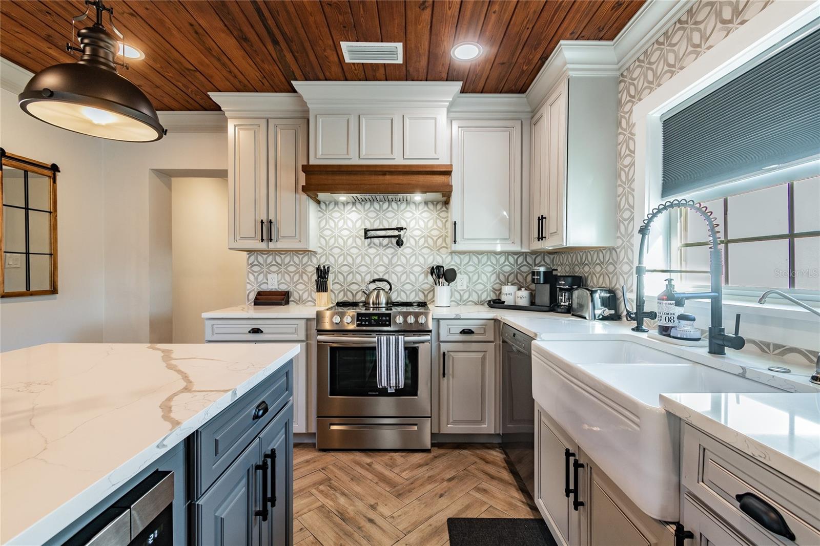 701 W WOODLAWN AVE, TAMPA, FL, 33603