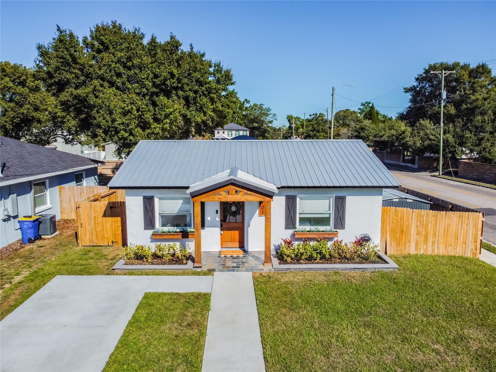 701 W WOODLAWN AVE, TAMPA, FL, 33603