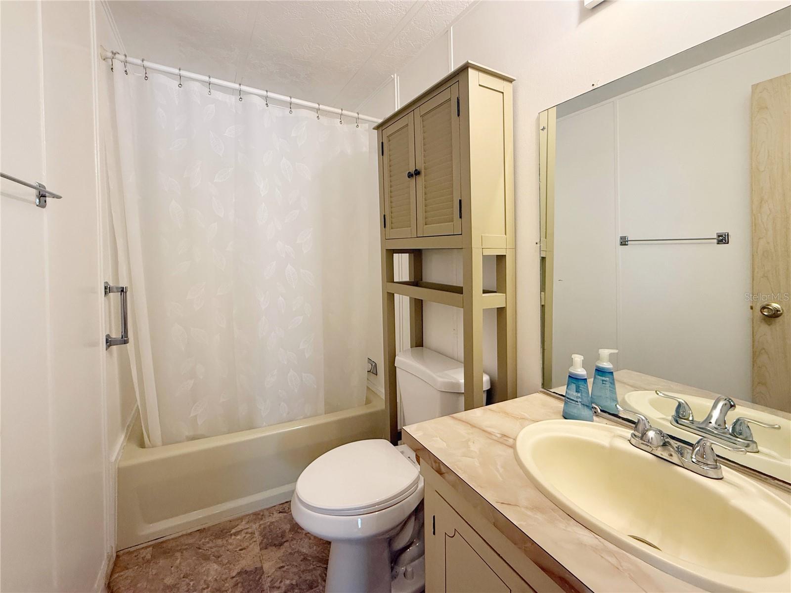 225 N SAINT THOMAS CIR, APOLLO BEACH, FL, 33572