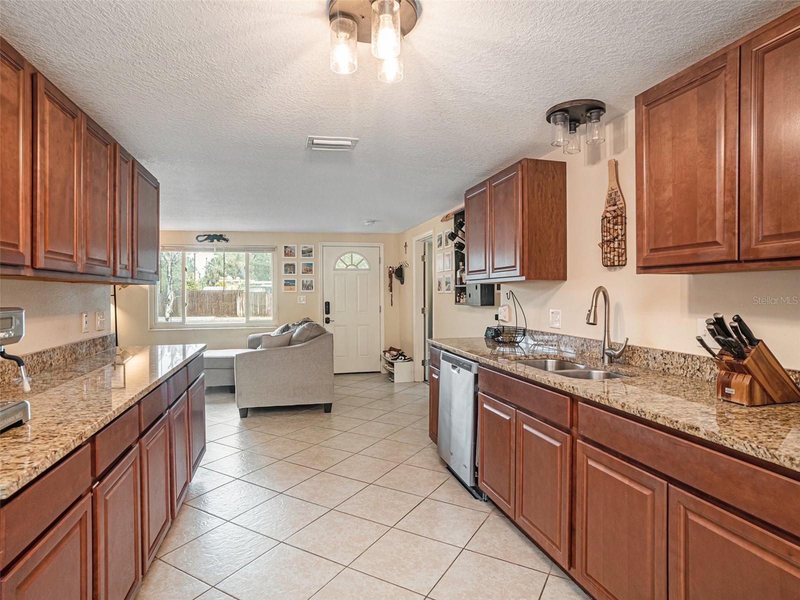 204 SW MADISON CIR N, ST PETERSBURG, FL, 33703