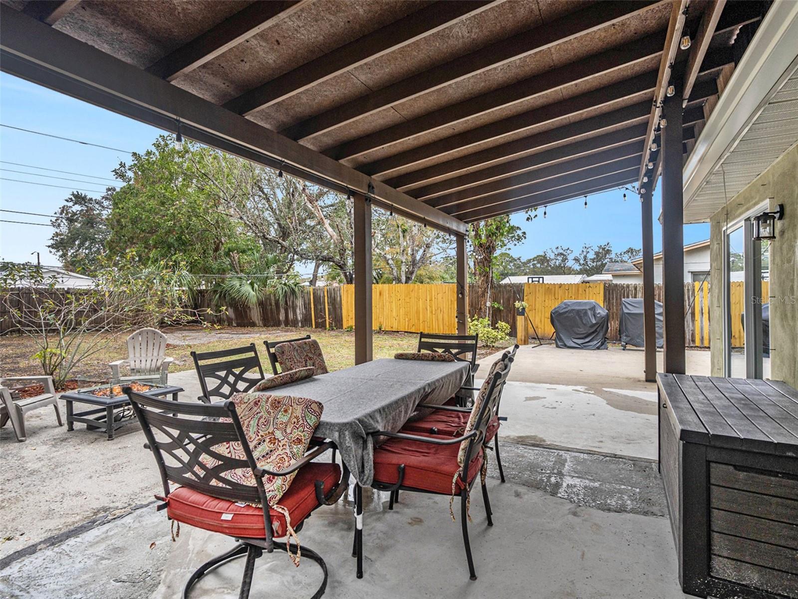 204 SW MADISON CIR N, ST PETERSBURG, FL, 33703