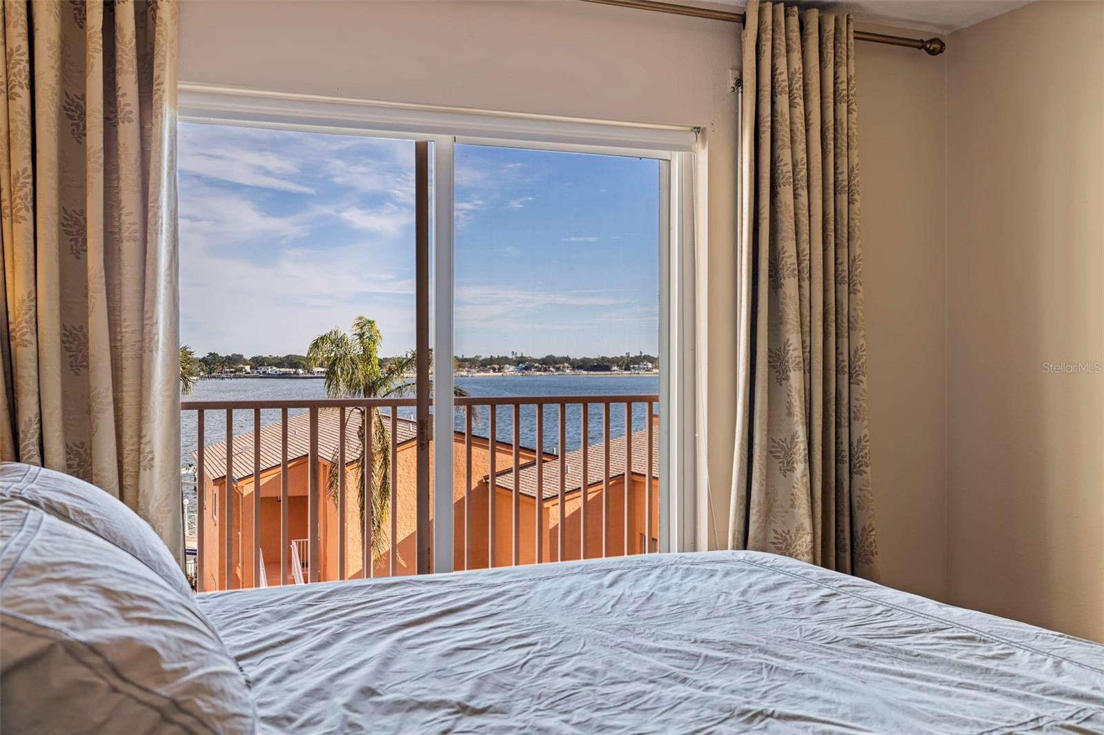 7432 SUNSHINE SKYWAY LN S #402, ST PETERSBURG, FL, 33711