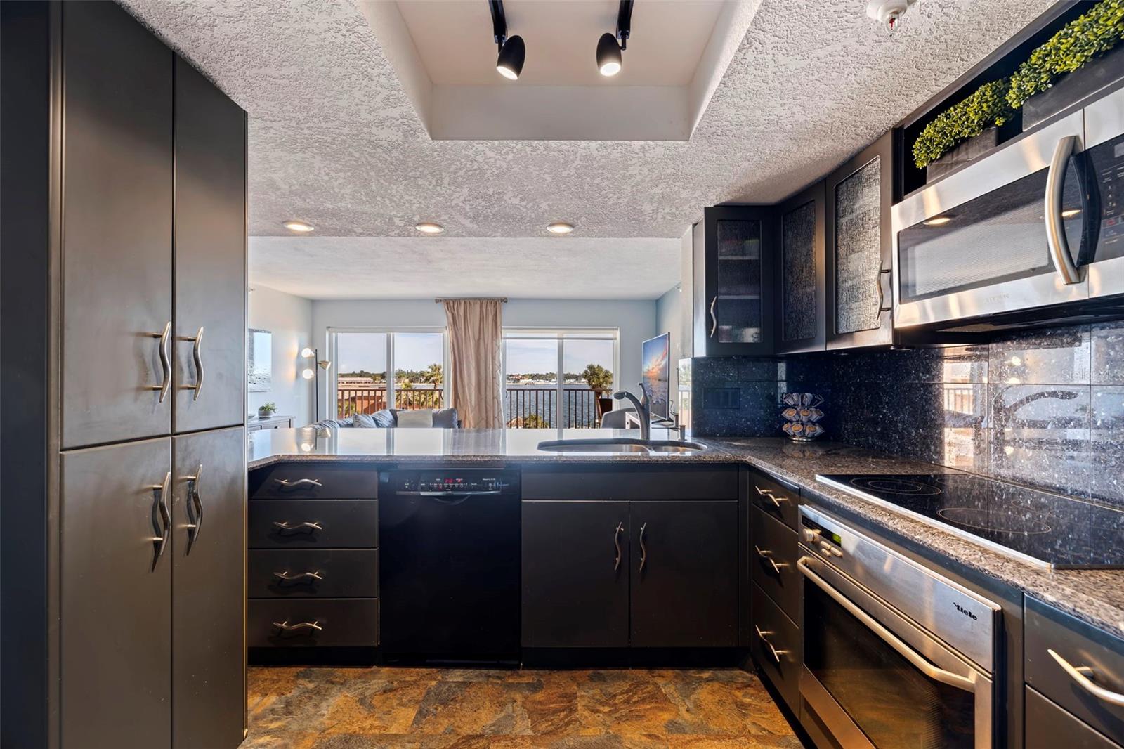 7432 SUNSHINE SKYWAY LN S #402, ST PETERSBURG, FL, 33711
