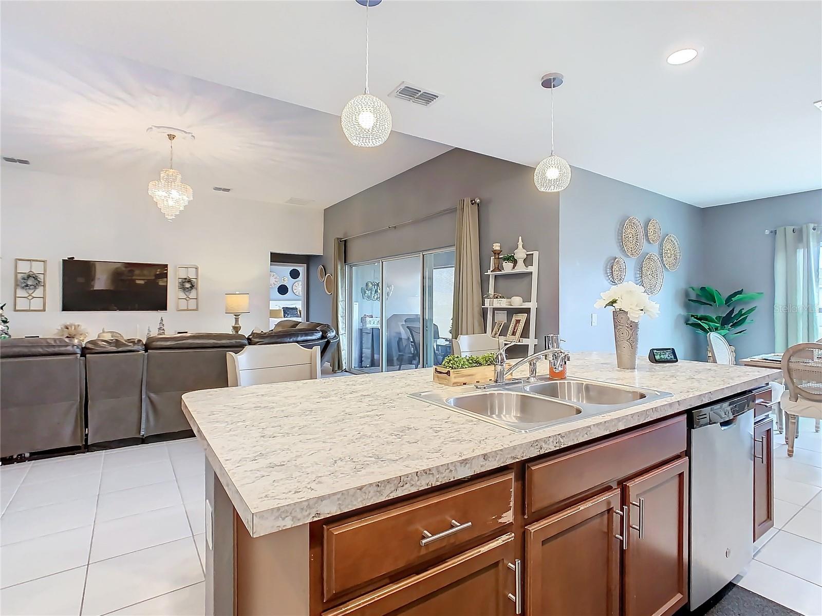 301 BLUE LAKE CIR, KISSIMMEE, FL, 34758
