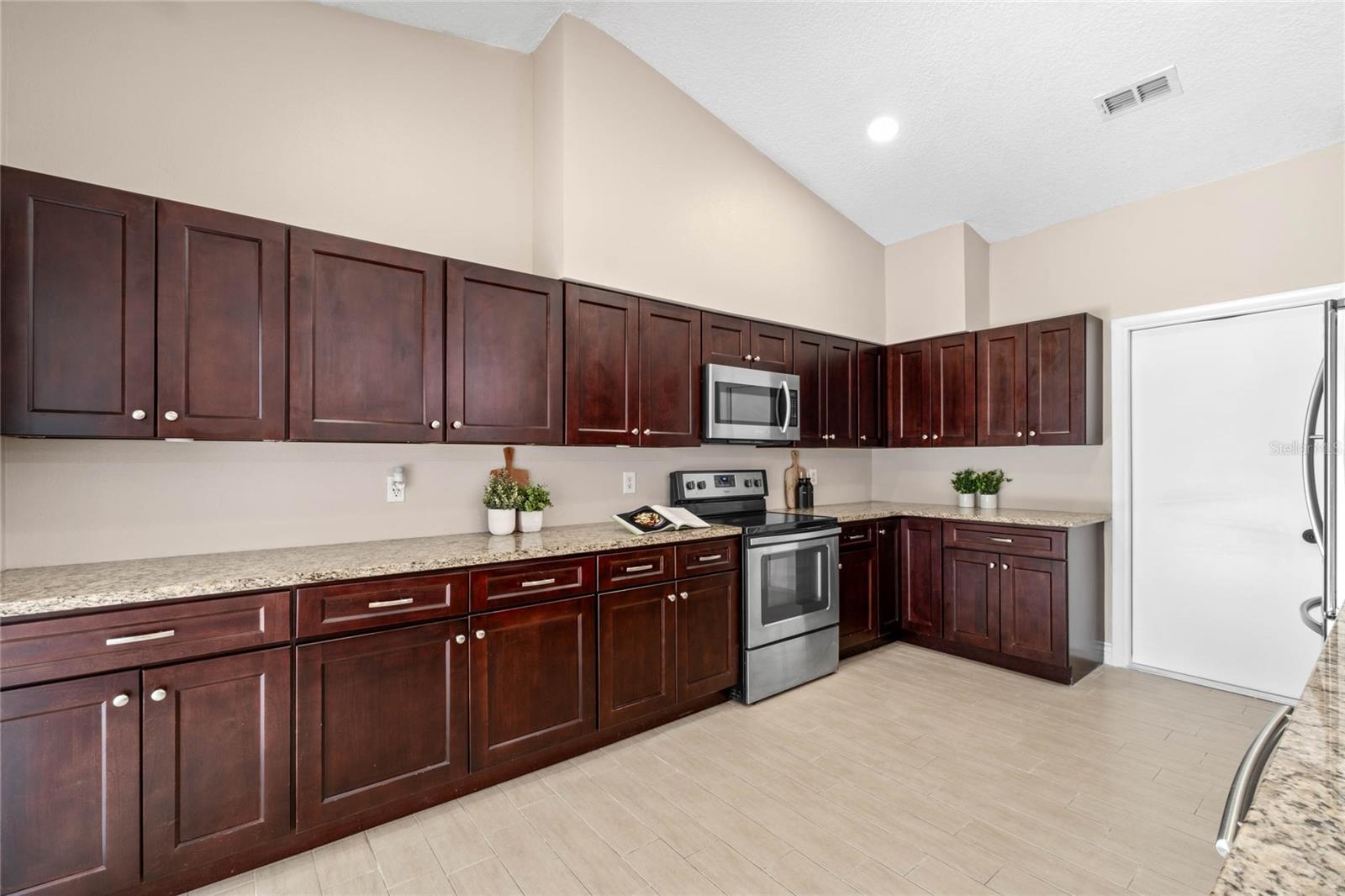 1563 ROBLE LN, DELTONA, FL, 32738